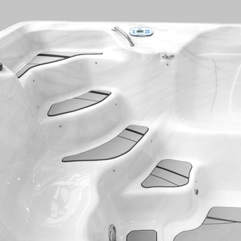 Sistema antideslizante y confortable en el fondo de un Swim Spa H2X.