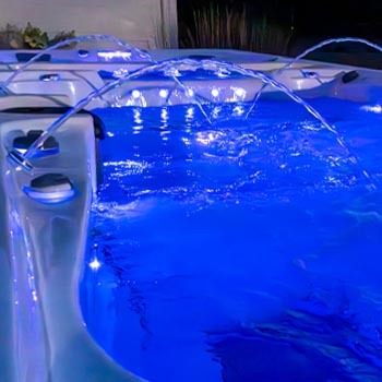 Elementos acuáticos en el interior de un Swim Spa H2X de MasterSpas.